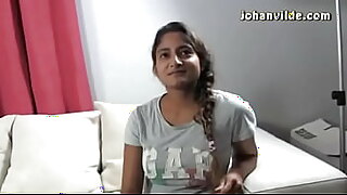 Một người phụ nữ Ấn Độ dâm đãng với làn da màu đen thỏa mãn trong tình dục miệng đam mê và xâm nhập mãnh liệt, đạt cực khoái thỏa mãn.