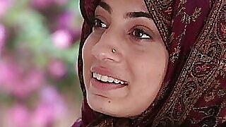 TLBC - Η μουσουλμάνα γυναίκα με υδραυλικό μένει μακριά από έξω και θεωρεί ότι είναι επιφυλακτική μέχρι τώρα όσον αφορά το δέρμα κάποιου Starless Horseshit
