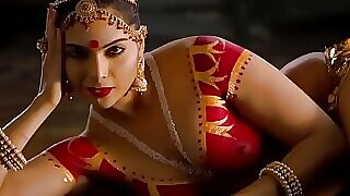 Ervaar de rauwe en ongefilterde dans van een Indiase verleidster in deze expliciete, ongefilterde video voor volwassenen.